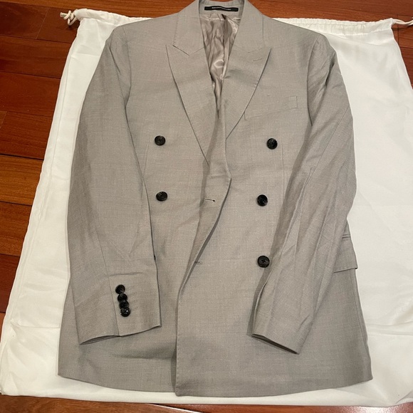 H&M Double-Breasted Light Grey Blazer with Black Buttons